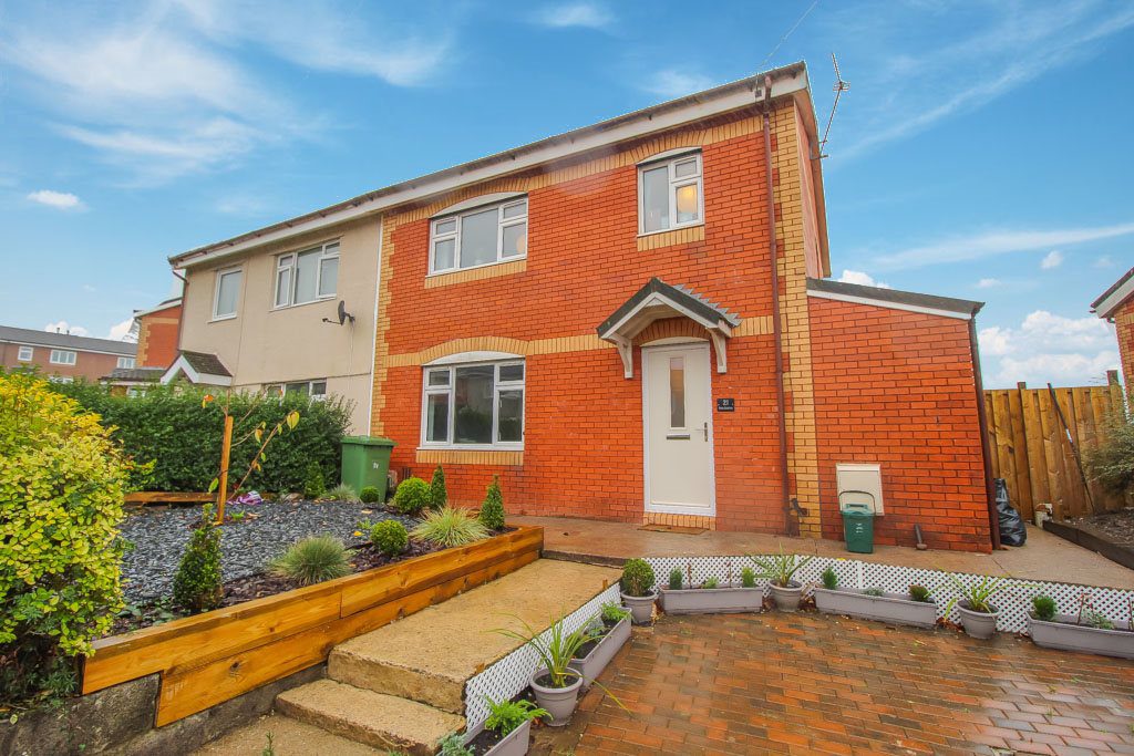 Dan Caerlan, Llantrisant, Pontyclun James Douglas Sales & Lettings