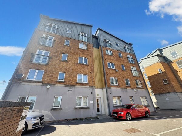Moorhead close
