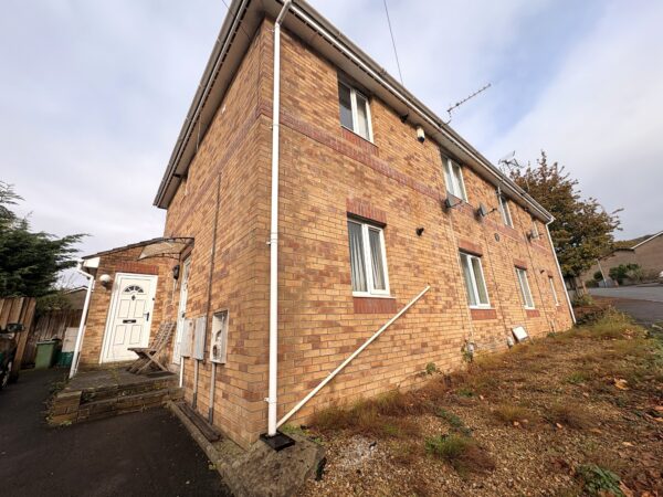 Pinewood Flats, Rhydyfelin